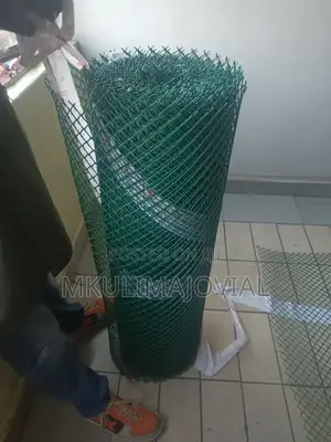 Plastic Mesh for Poultry House Floors and Fencing
