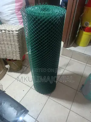 Plastic Mesh Netting for Poultry Structures