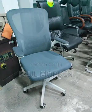 Folding Arms Office Chair With White Base and Back