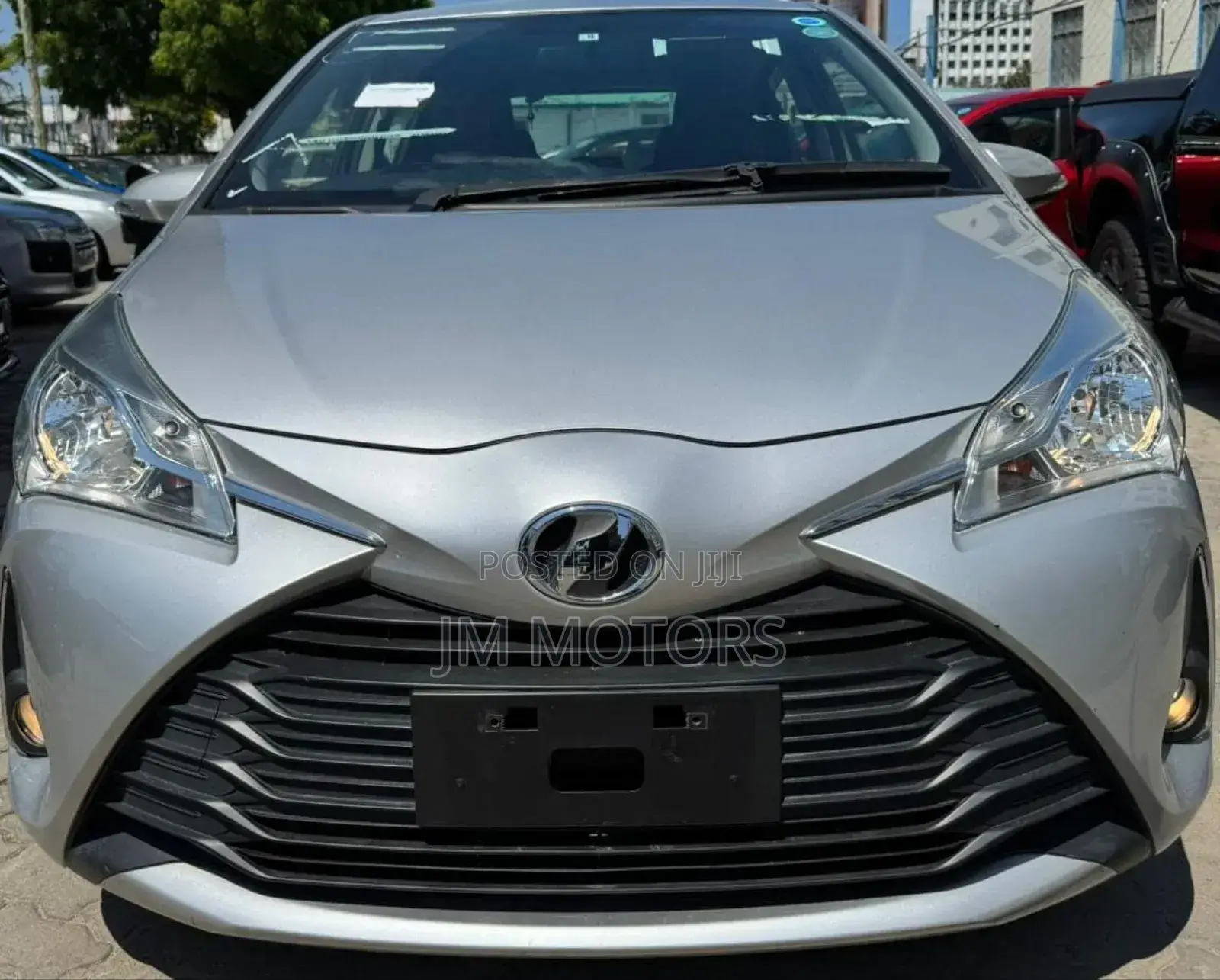 Toyota Vitz 2017 Silver