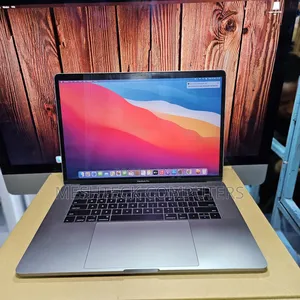 Laptop Apple MacBook Pro 2017 16GB Intel Core I7 SSD 512GB