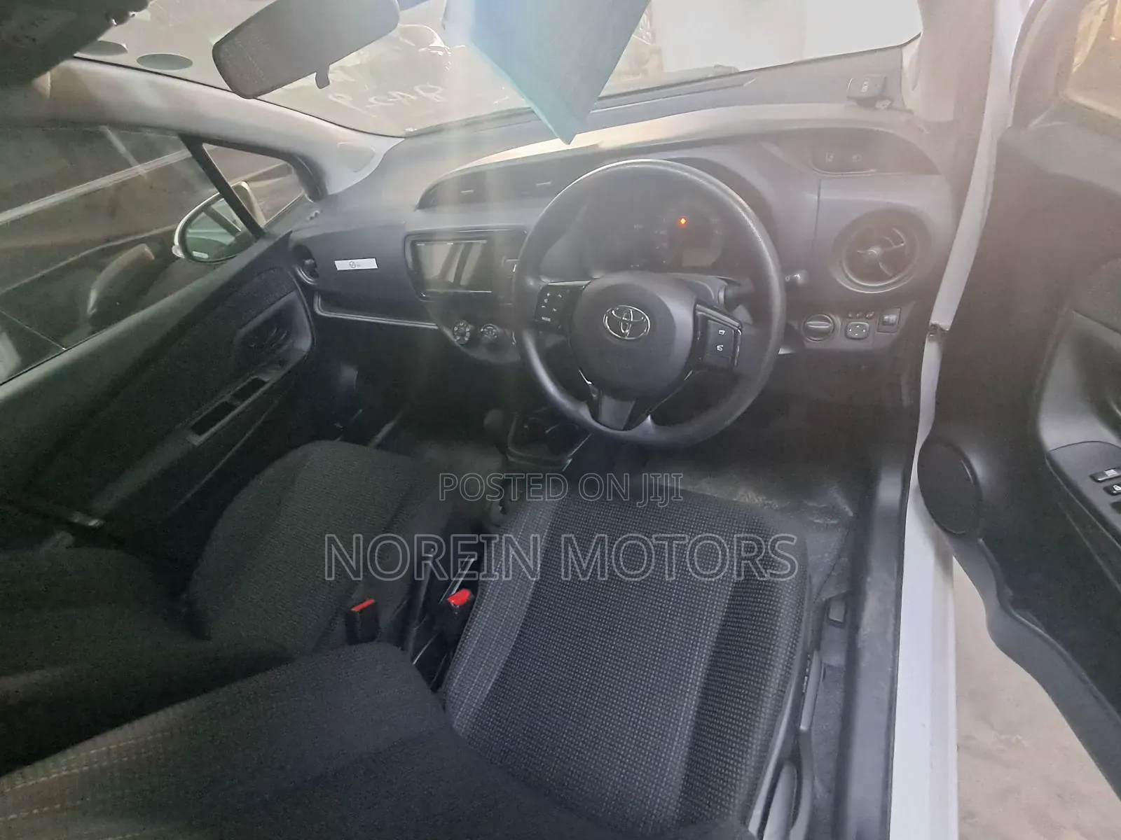 Toyota Vitz 2017 White