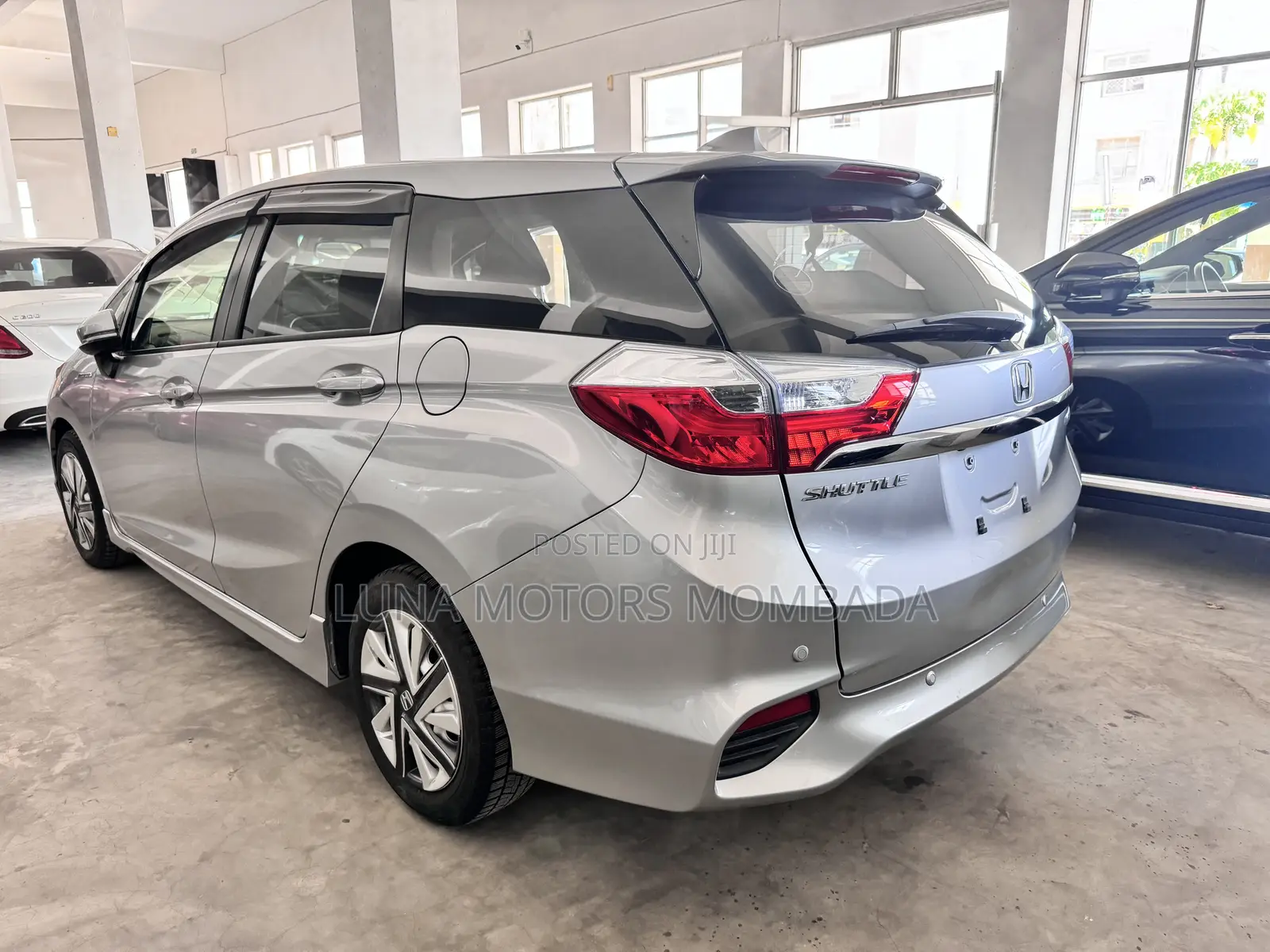 Honda Fit Shuttle 2017 Silver