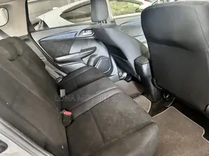 Honda Fit Shuttle 2017 Silver