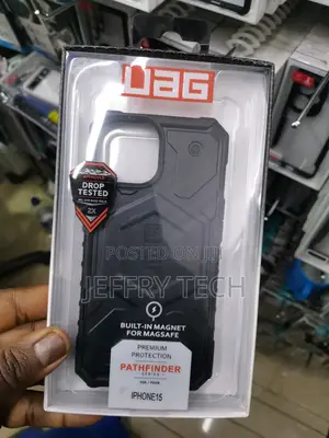 UAG Rugged Cover for Apple iPhone 15 With Magsafe -Black