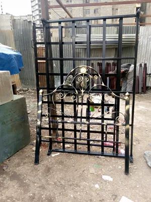 Queen Size 4*6 Metallic Bed