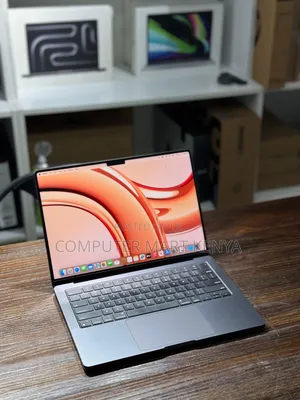 New Laptop Apple MacBook Pro 18GB Apple M3 SSD 512GB