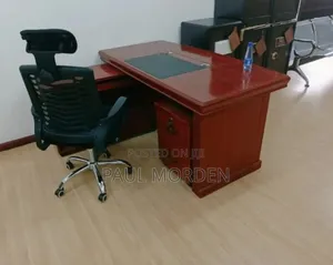 Executive Cfos and Ceos Executive Table +Headrest Chair
