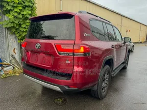 Toyota Land Cruiser 2023 Red