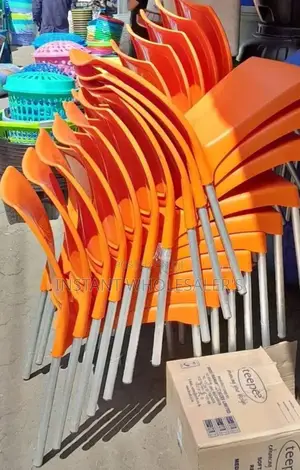 Strong Metallic Stands Chairs