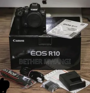 Canon EOS R10 Mirrorless Camera With 18-45mm Lens