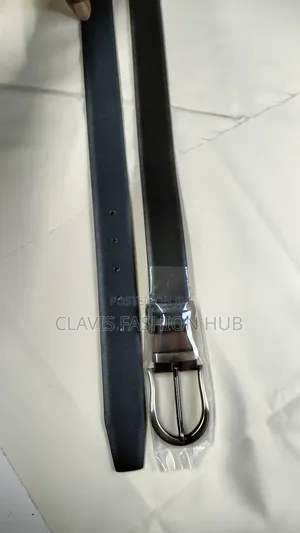 Reversible Leather Belt With a Buckle