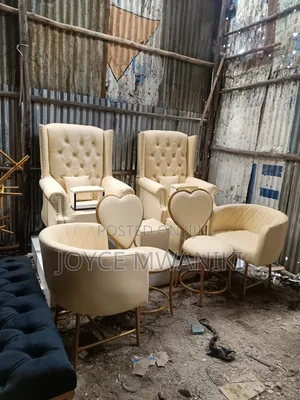 Pedicure Set and 4 Manicure Seats., 