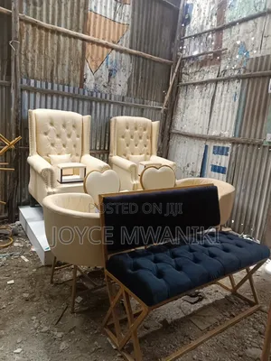 2 Pedicure Seats With Podium, 4 Manicure Seats, Waiting Seat