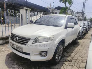 Toyota Vanguard 2013 White