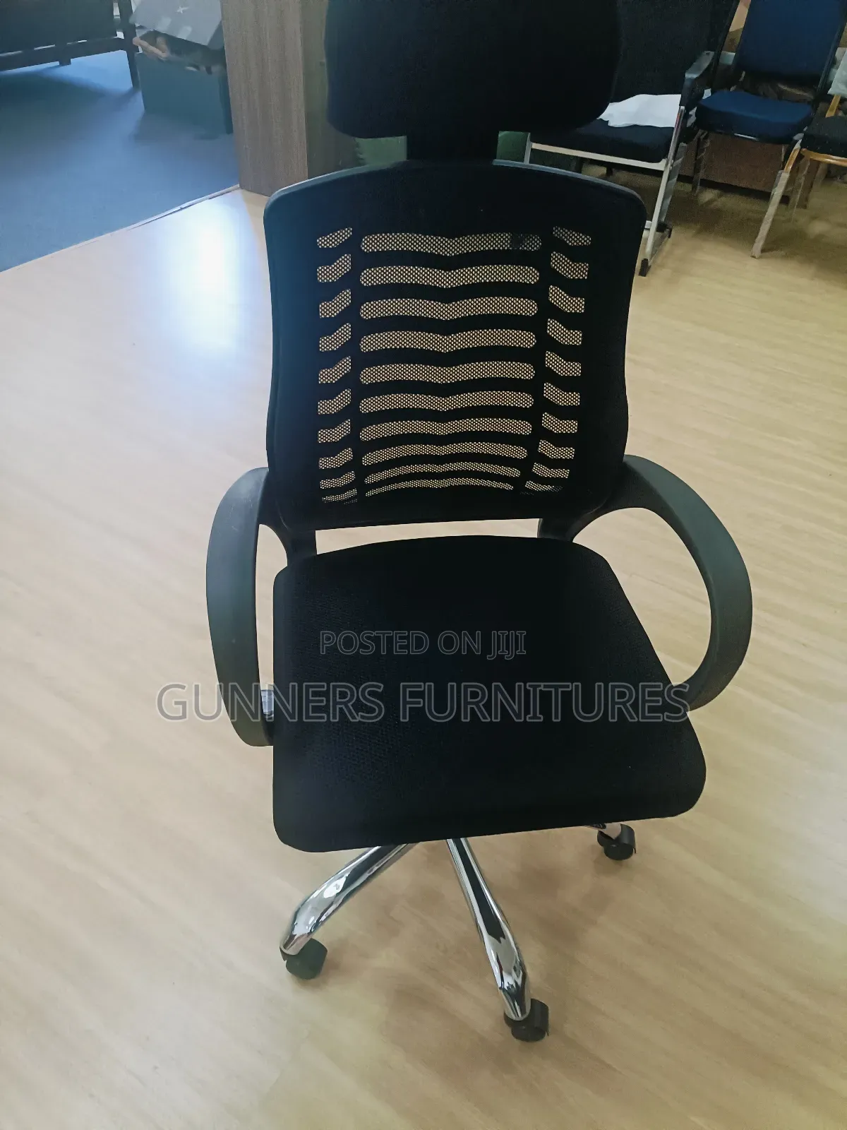 Black Headrest Office Chair.