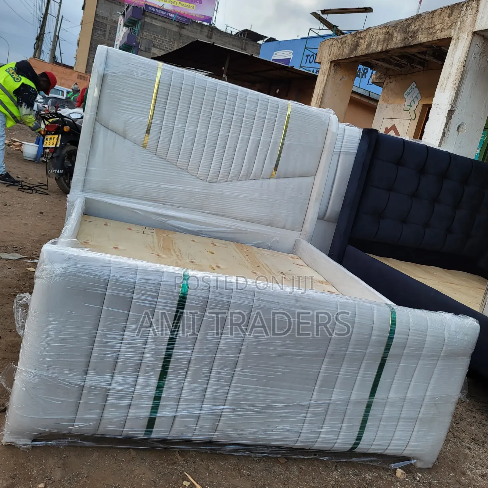 New Arrivals Chester Bed (5*6)