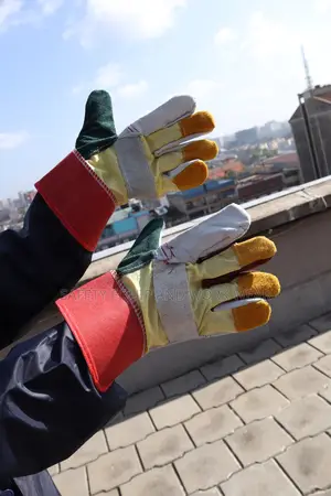 Short Cowsplit Leather Gloves