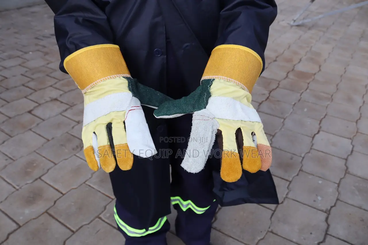 Leather Gloves With Keystone Thumb Design