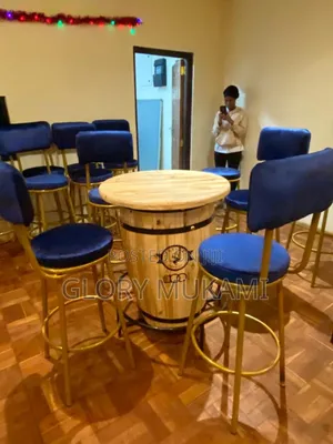 Restaurants and Bar Chairs With Barrel Table