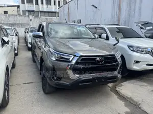 Toyota Hilux 2021 Gray