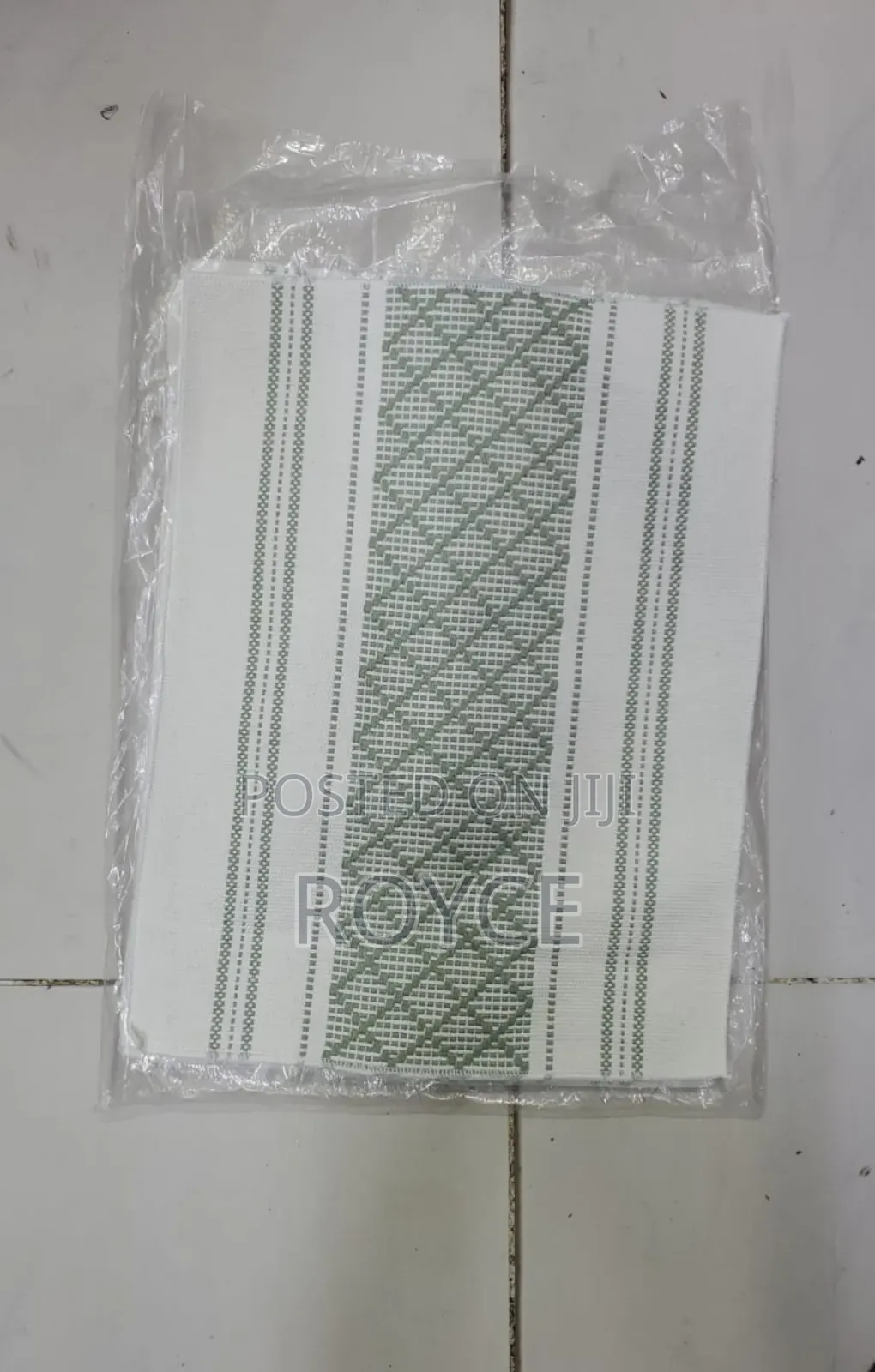 Woven Table Runner With Tassels + 6 Mats