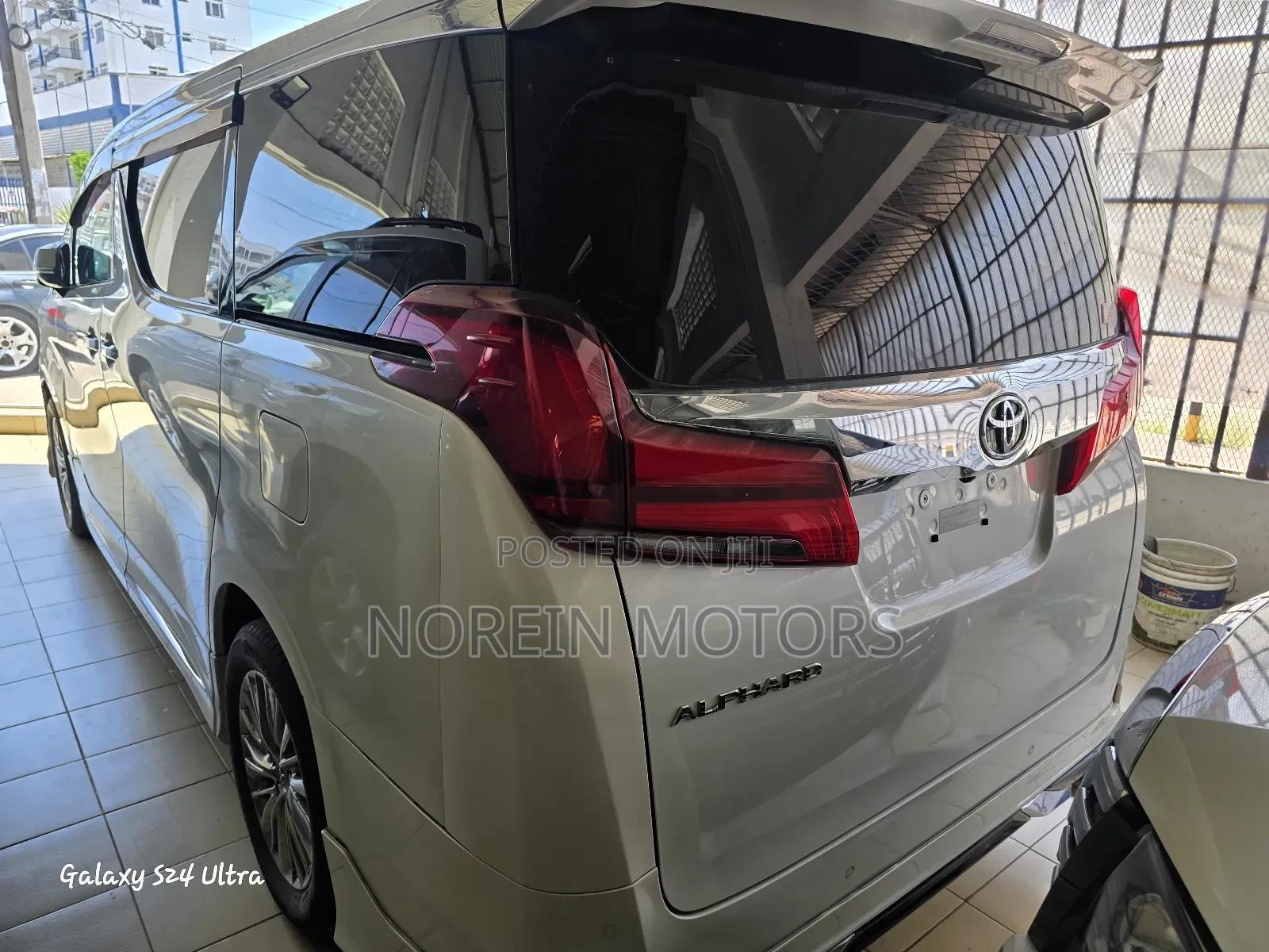 Toyota Alphard 2018 White