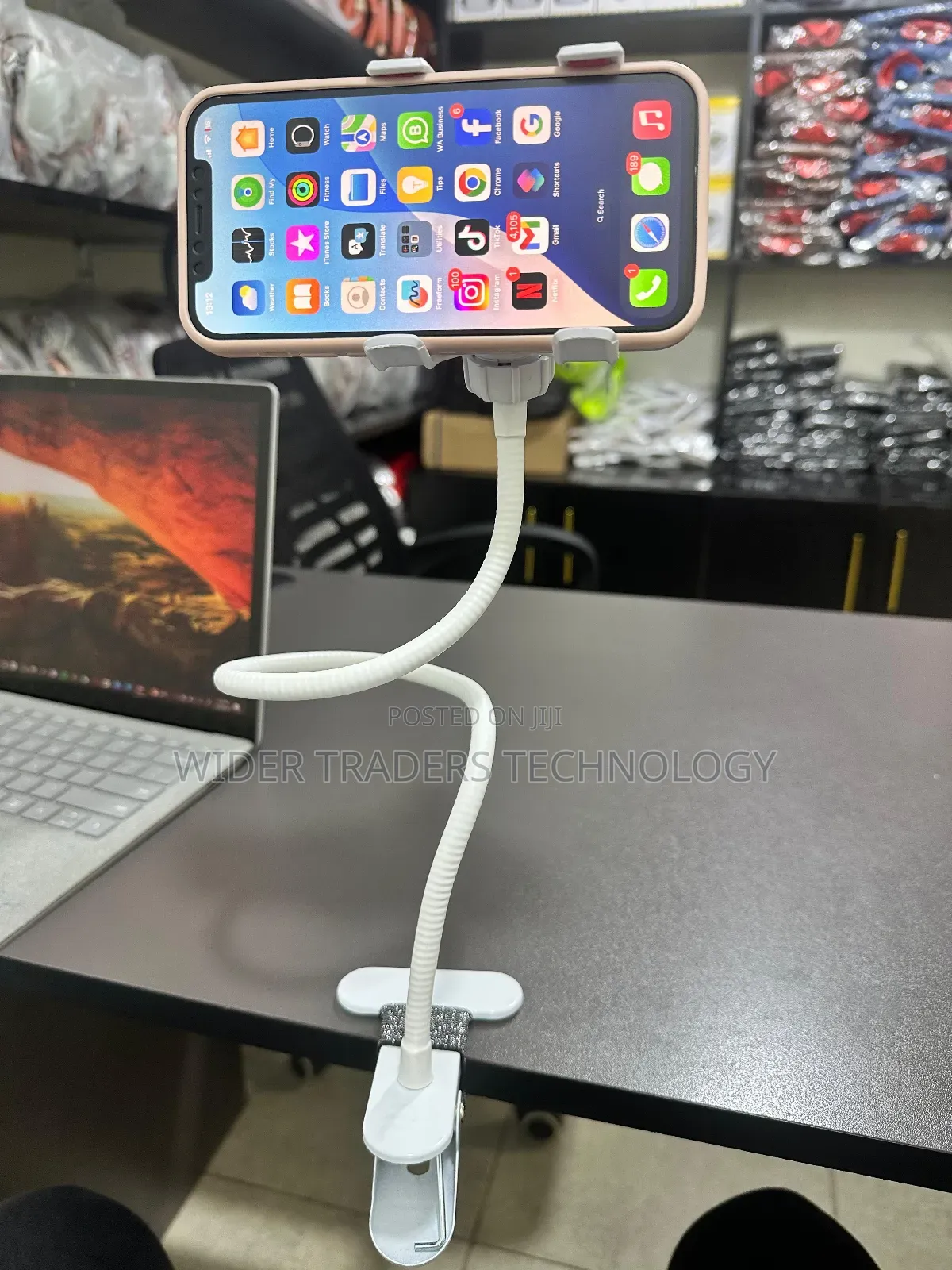 Metallic Flexible Phone Holder*
Material: Metallic