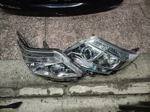 Noah 2015 Headlights