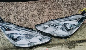 Toyota Aqua Headlights