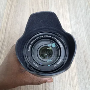 Canon EF-S 15-85mm F/3.5-5.6 IS USM