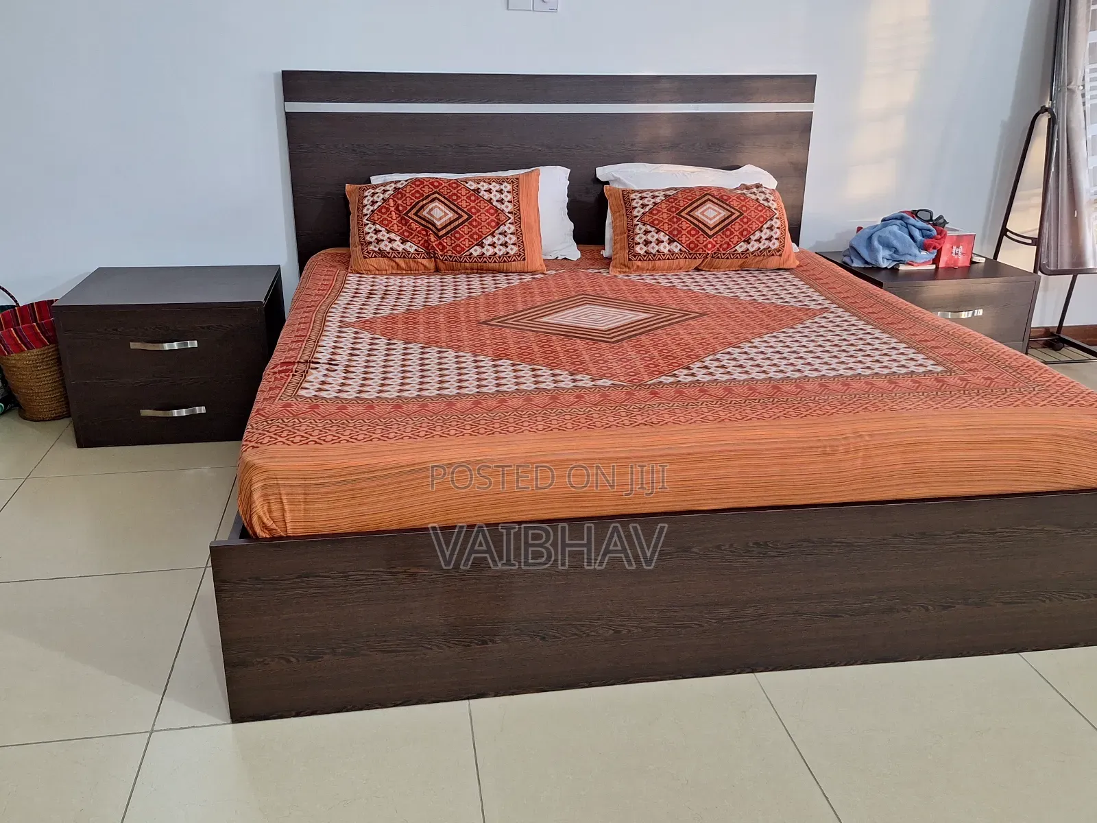 Bed King Size With 2 Side Drawers