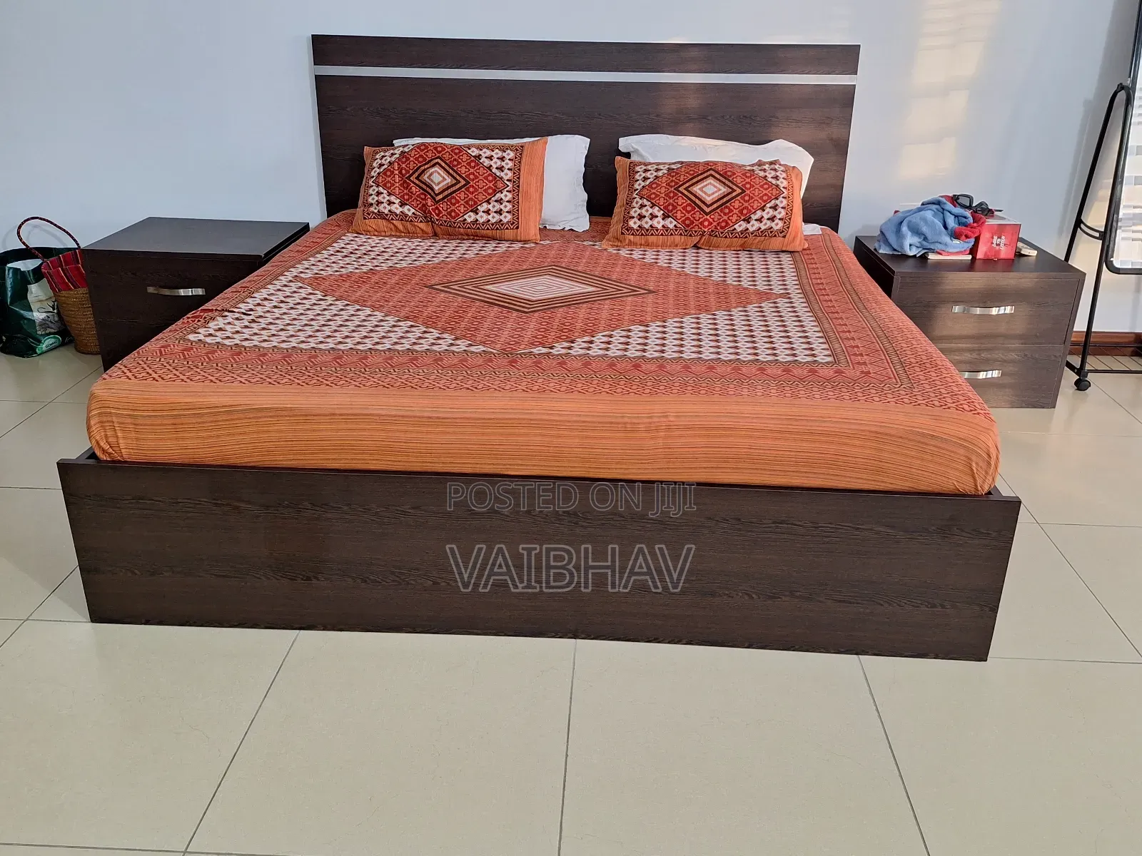 Bed King Size With 2 Side Drawers