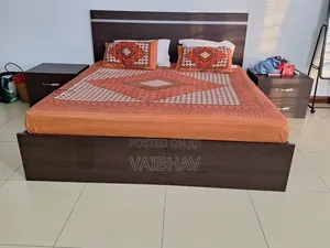 Bed King Size With 2 Side Drawers