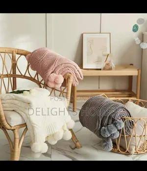 Knitted With Pom Pom Fringe Form*Alp
