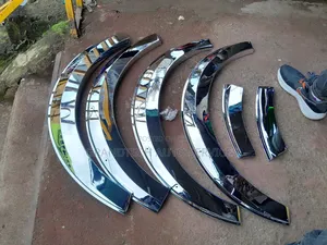 Hiace 7l/9l Chrome Fenders