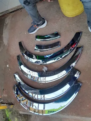 Toyota Hiace 7l/9l Chrome Fenders