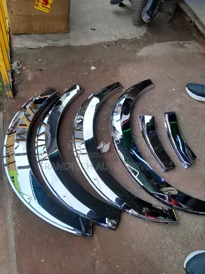 Toyota Hiace 7l/9l Chrome Fenders in Stock