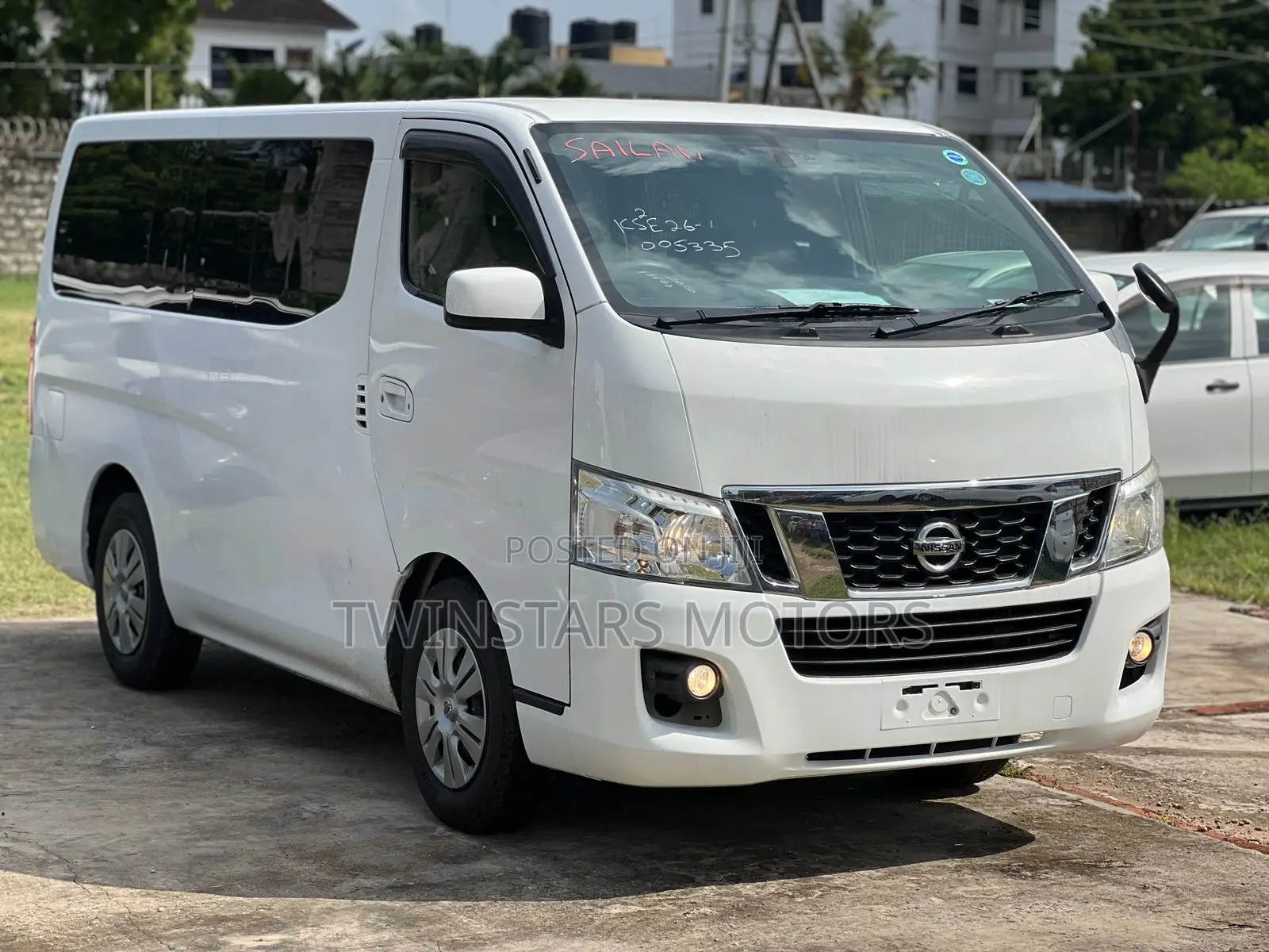 Nissan Caravan (Urvan) 2017 White