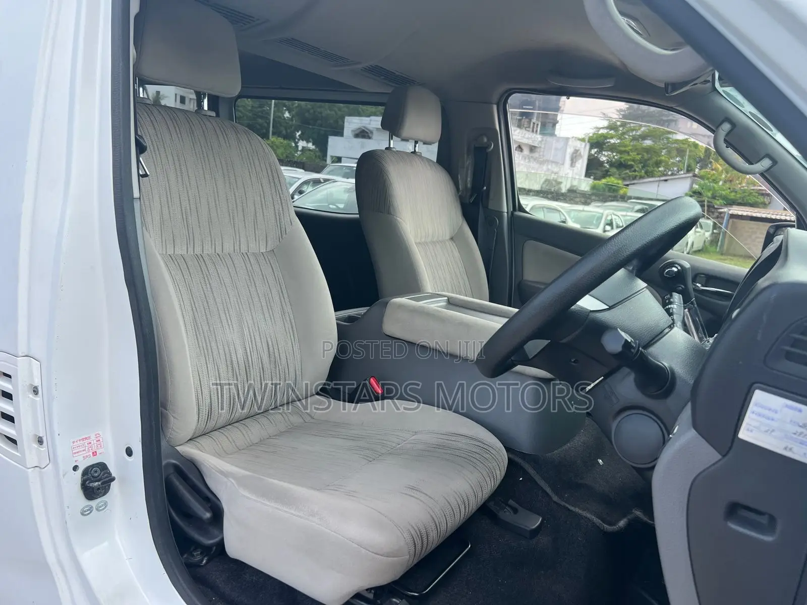 Nissan Caravan (Urvan) 2017 White