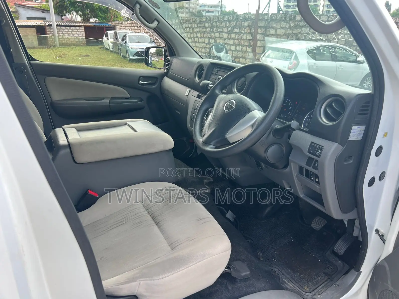 Nissan Caravan (Urvan) 2017 White