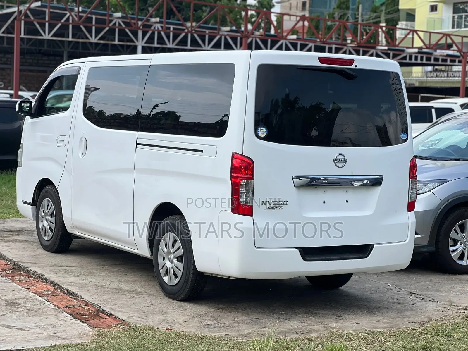 Nissan Caravan (Urvan) 2017 White