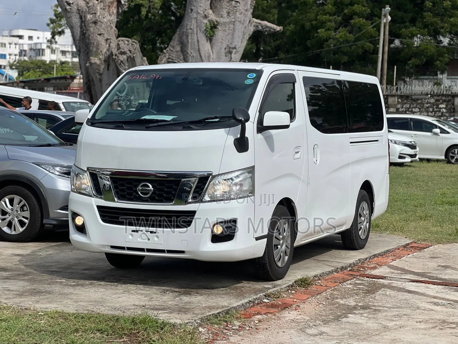 Nissan Caravan (Urvan) 2017 White