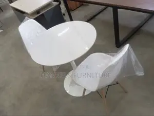 Round Eames Table