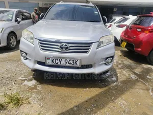 Toyota Vanguard 2013 Silver