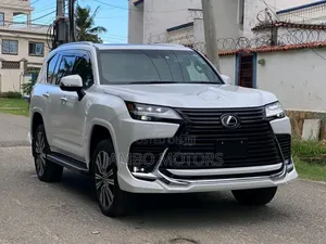 Lexus LX 2022 White