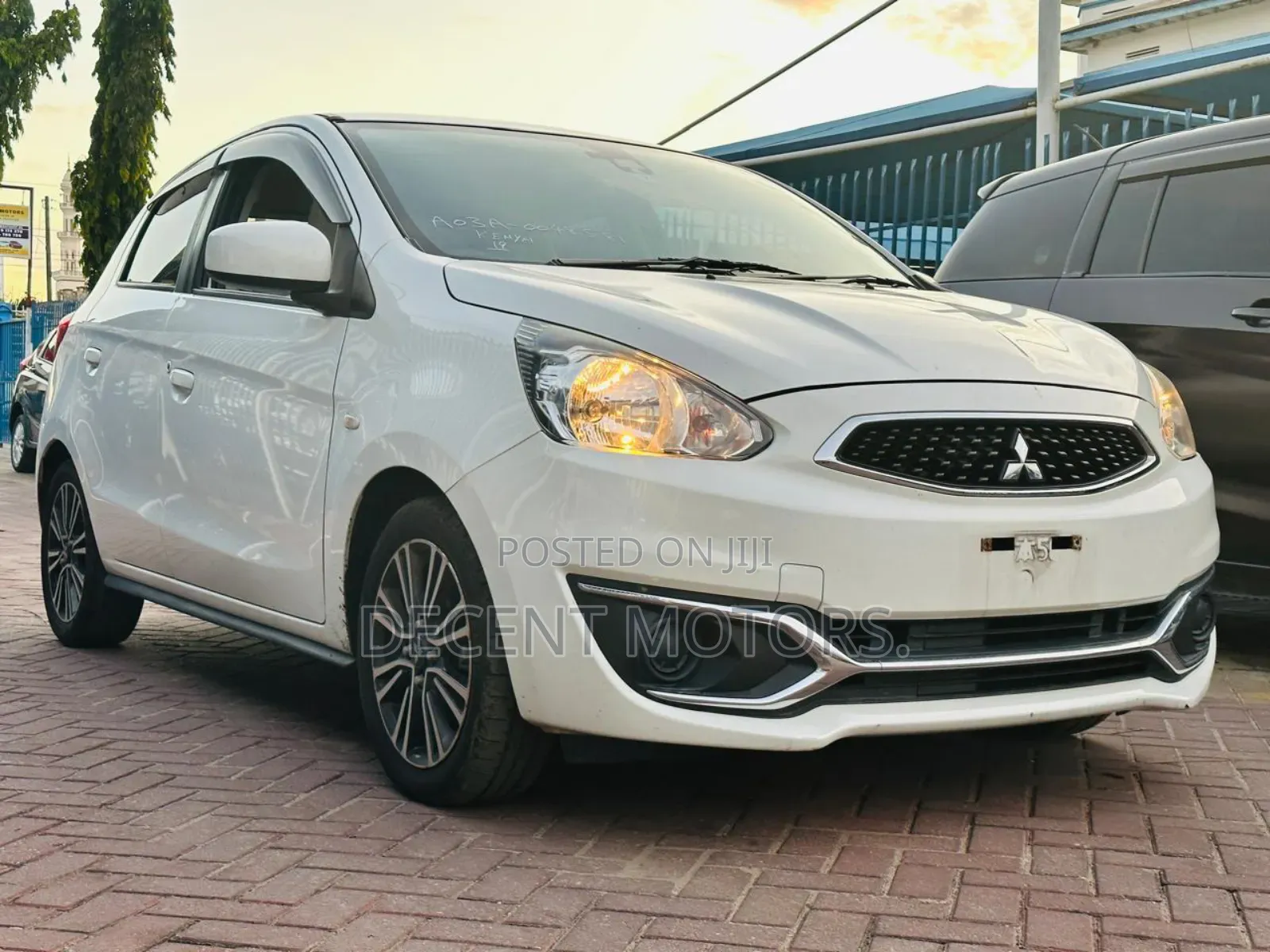 Mitsubishi Mirage ES 2019 White