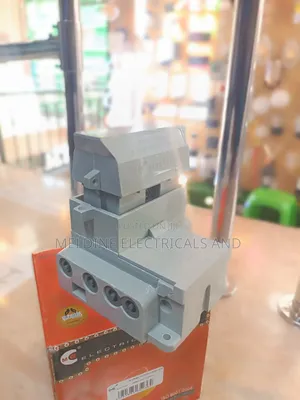 Double Cut Out