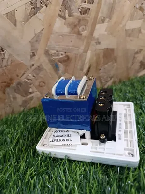 Single Shaver Socket 110v 220v