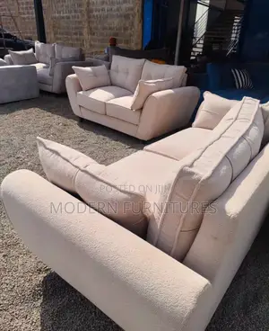Spacious And Comfy 5 Seater Butterfly Sofa Set